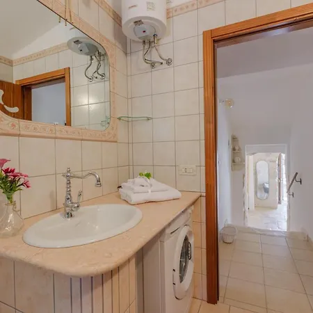 Trullo Quattro Carrini Con Piscina Nyaraló *