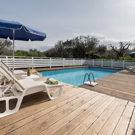 Trullo Quattro Carrini Con Piscina * Ceglie Messapica