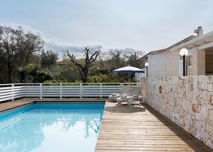 Trullo Quattro Carrini Con Piscina Vakantiehuis